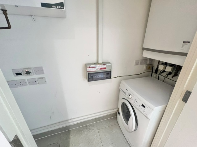 Lighterage Court, High Street, Brentford, TW8 0FT